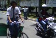 Kedua Orang Tua Meninggal, Siswa ini Sekolah Sambil Jualan
